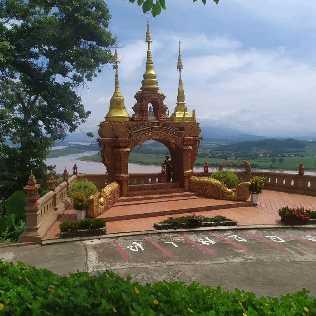 Phrathat Pha Ngao Temple