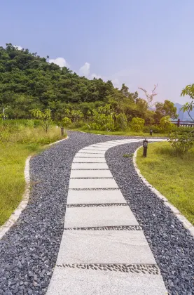 Отели с услугой Интернет в г. Шеян