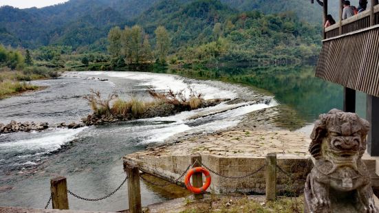 通济堰，古堰画乡堰头景区的主要景点。建于公元505年的通济堰