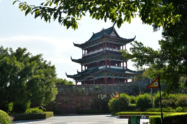 Hotels near Quanqiutong Bridge