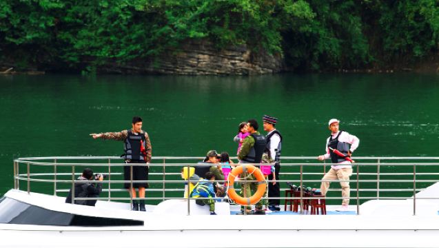 鳳凰古城+竹山苗寨+無愁河度假區(長潭崗)一日遊【贈苗家特色餐】