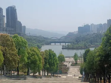 Donghu Park