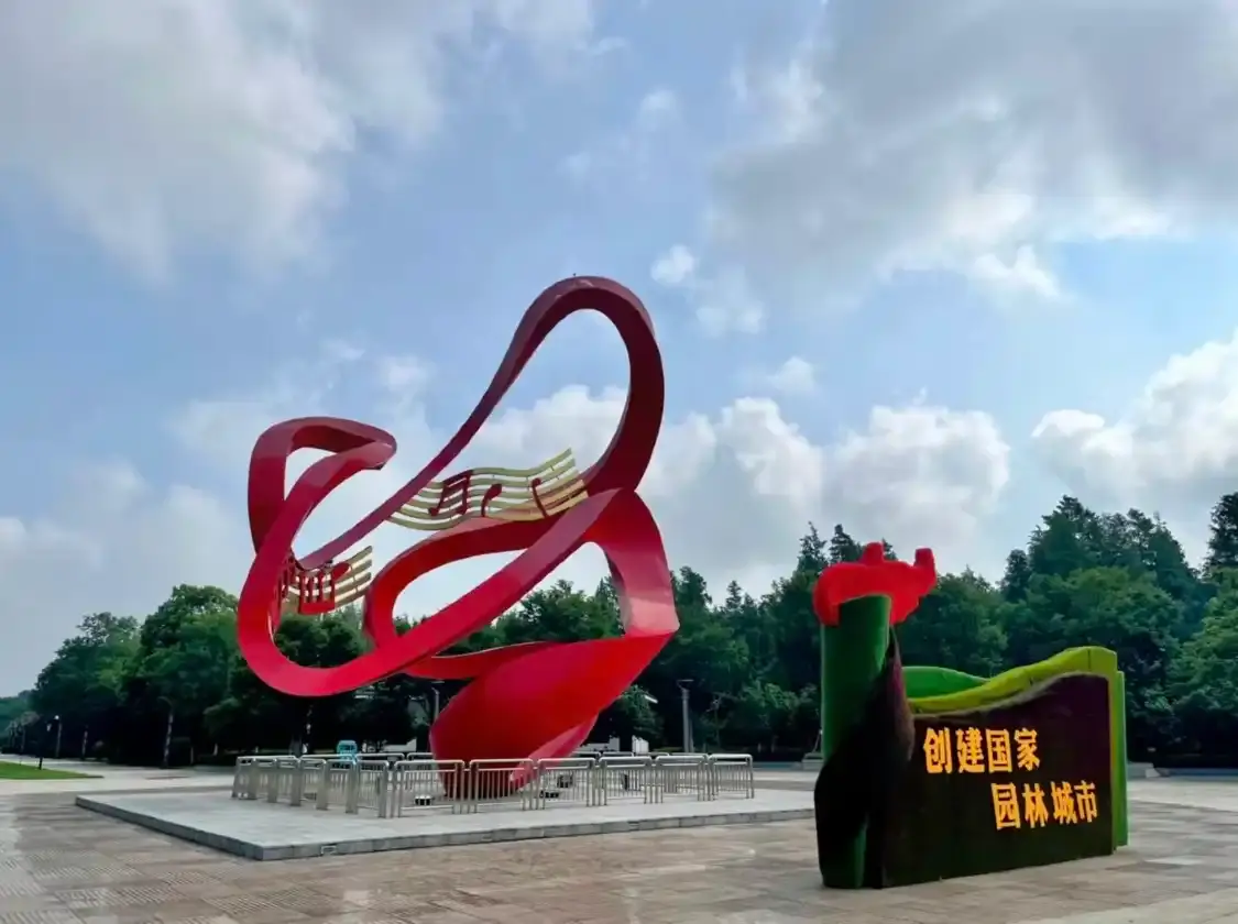 Hotels near The Red Water Bloom Lake Wetland Park