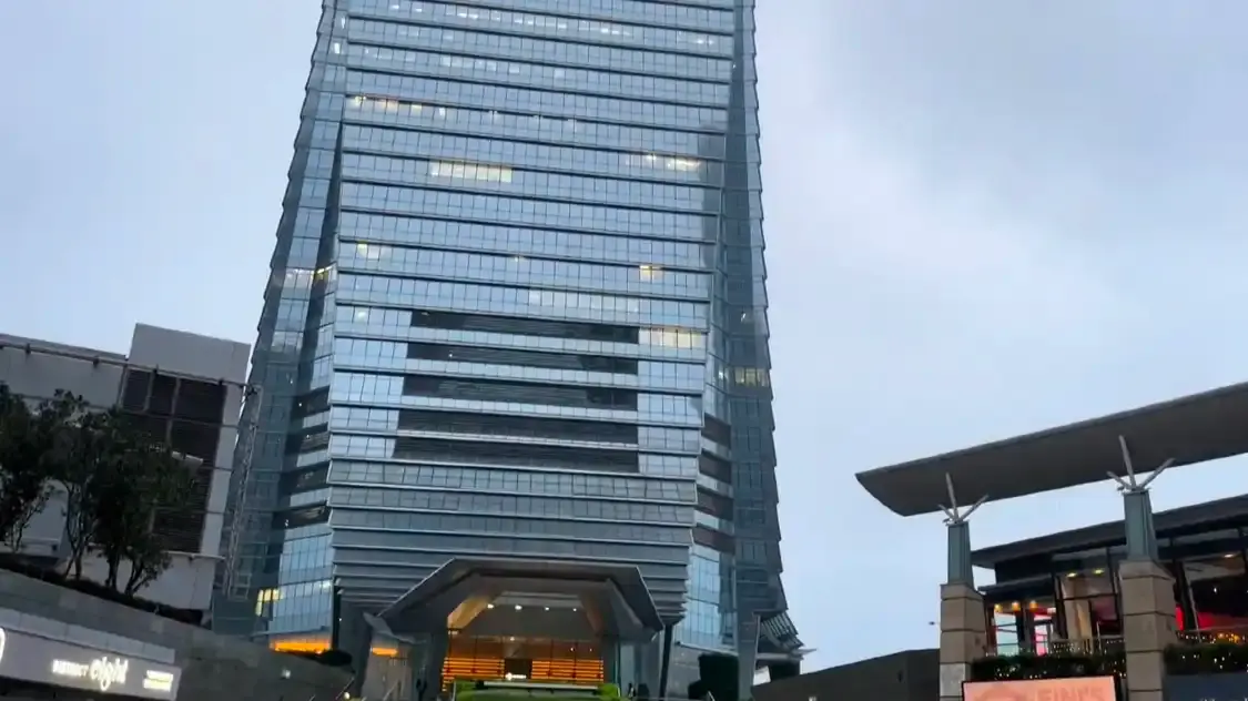 Kowloon Commerce Centre (KCC) 주변 호텔