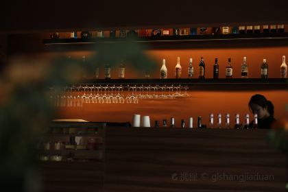 邛崃泉水湖梦马岛森系木屋·听风堂