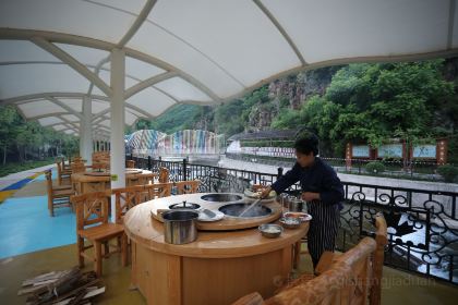 桓仁漫谷度假小镇·餐厅