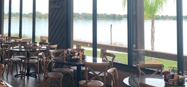 Grills Lakeside Seafood Deck & Tiki Bar