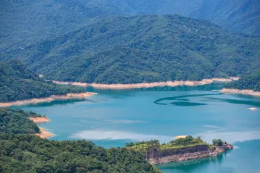 Thousand-Island Lake