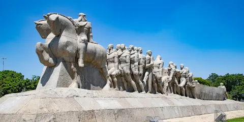 巴西拓荒者羣雕