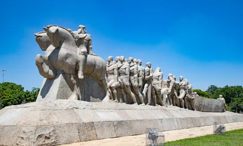 Monumento a las Bandeiras