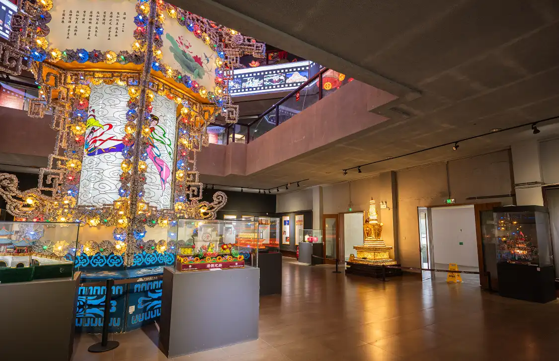 Hotels near Chinese Lantern Museum