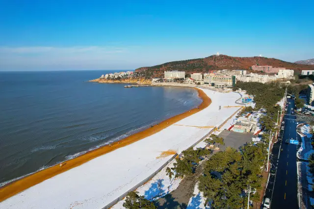 Seaside Snow Viewing in Weihai