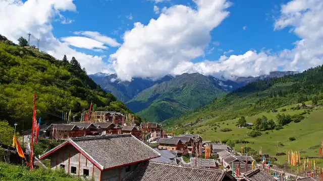 Hotels near Zhongcha Ditch