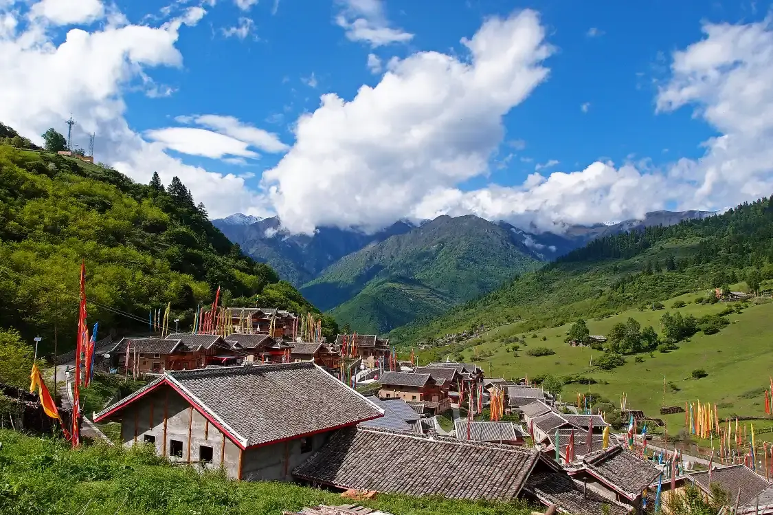 Hotels near Zhongcha Ditch