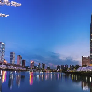 Seokchon Lake