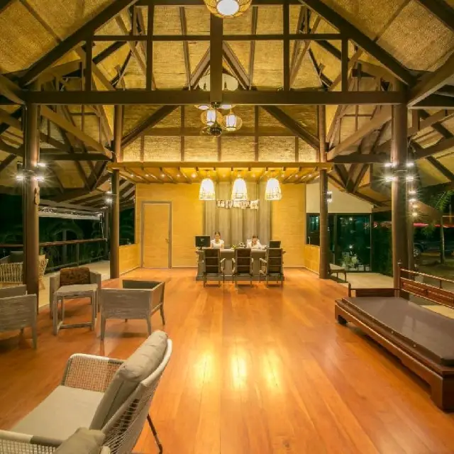 โครัล คลิฟ บีช 