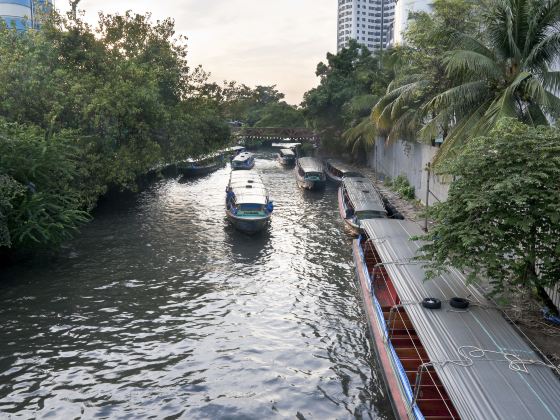 Khlong Saen Saep