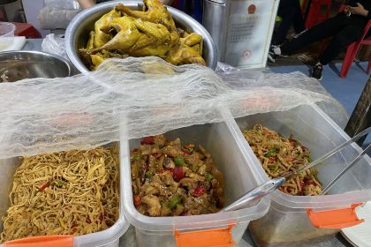 PU DONG JIA RI JIU DIAN DONG FANG MING ZHU XI CAN TING