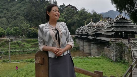 柳州三江的程阳桥没有一颗铁打，全是用木头榫卯结构架起的桥，上