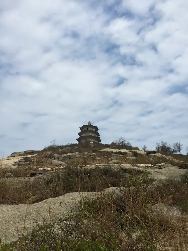 Hotels near Baogai Mountain