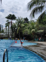 Kolam Renang (Swimming Pool) Tamansari Metropolitan