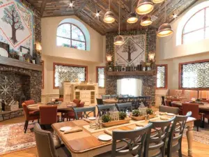 Song & Hearth at Dollywood's DreamMore Resort and Spa