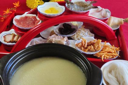 云香念过桥米线（蒙自七彩滇南店）