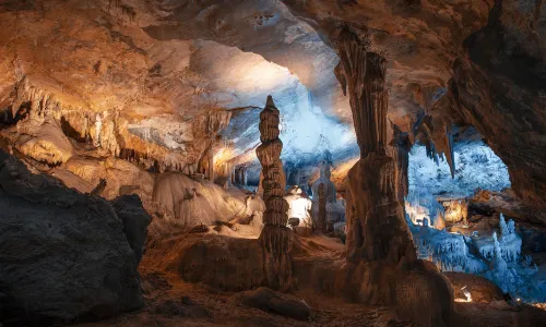 Dushan Tiandong Scenic Area