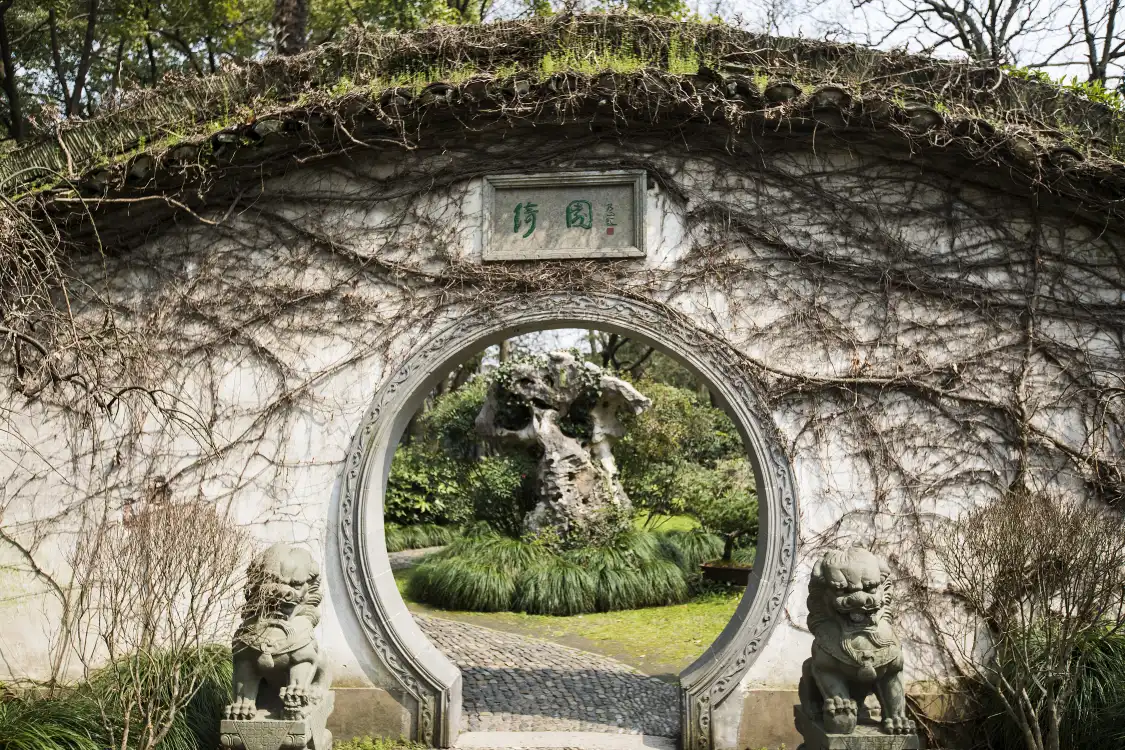 Hotels near Qiyuan Scenic Area