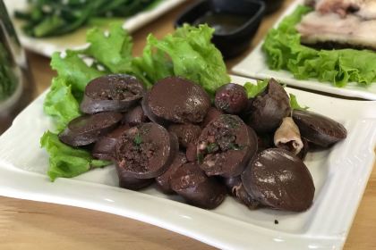 乌勒吉羊粪火自煮手扒肉饭店