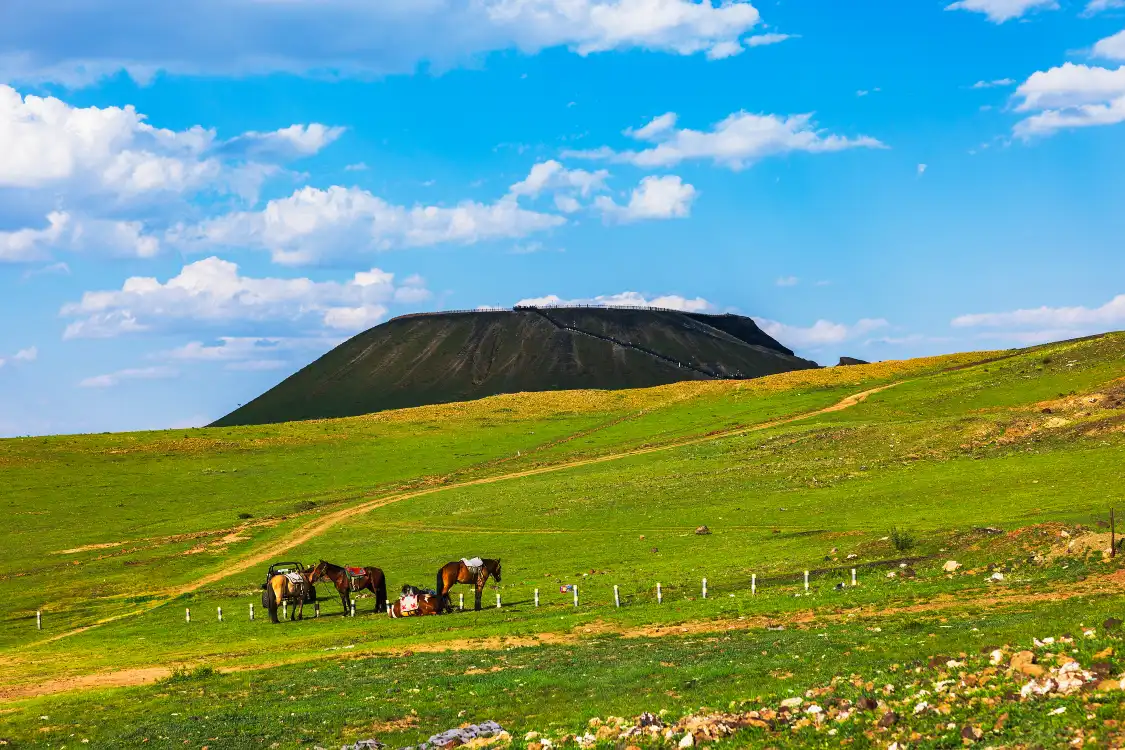 Hotels near Wulanhada Volcanic Grassland