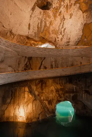 Hotels near Huangyan Grottoes