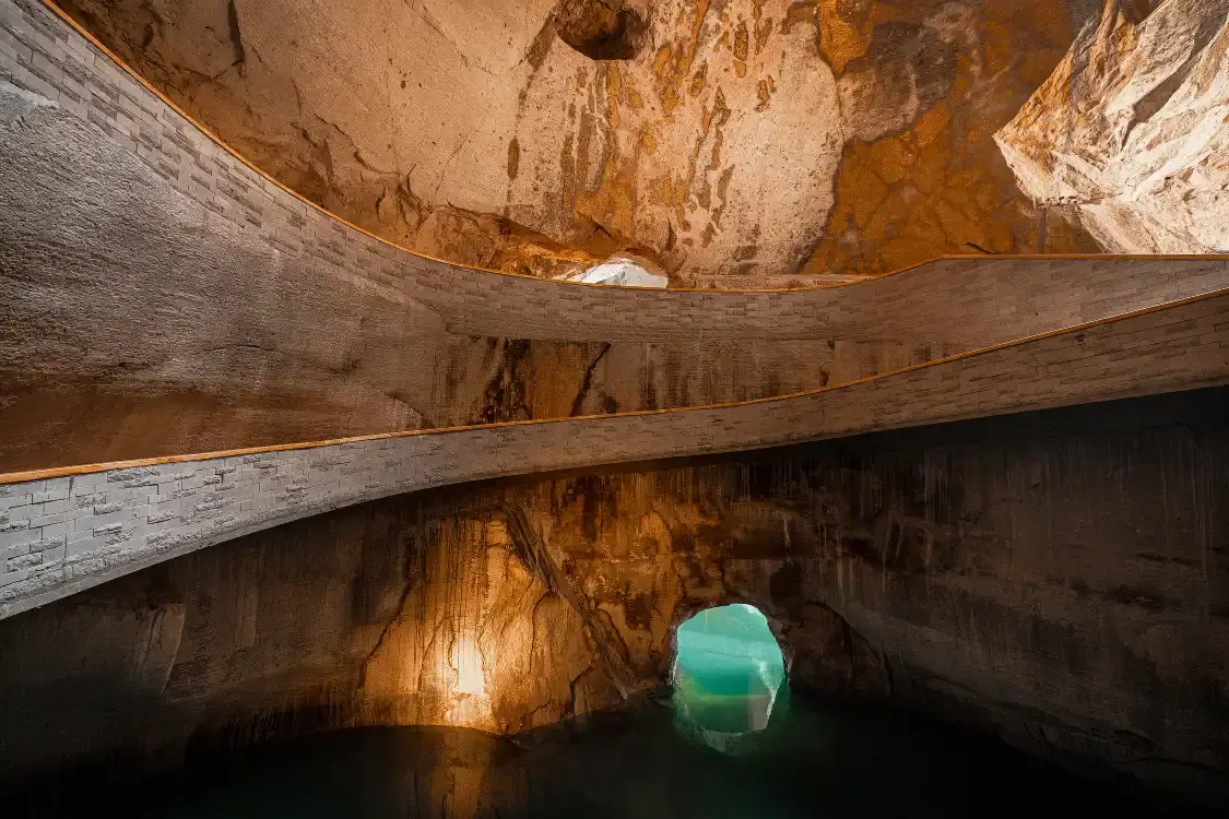 Hotels near Huangyan Grottoes