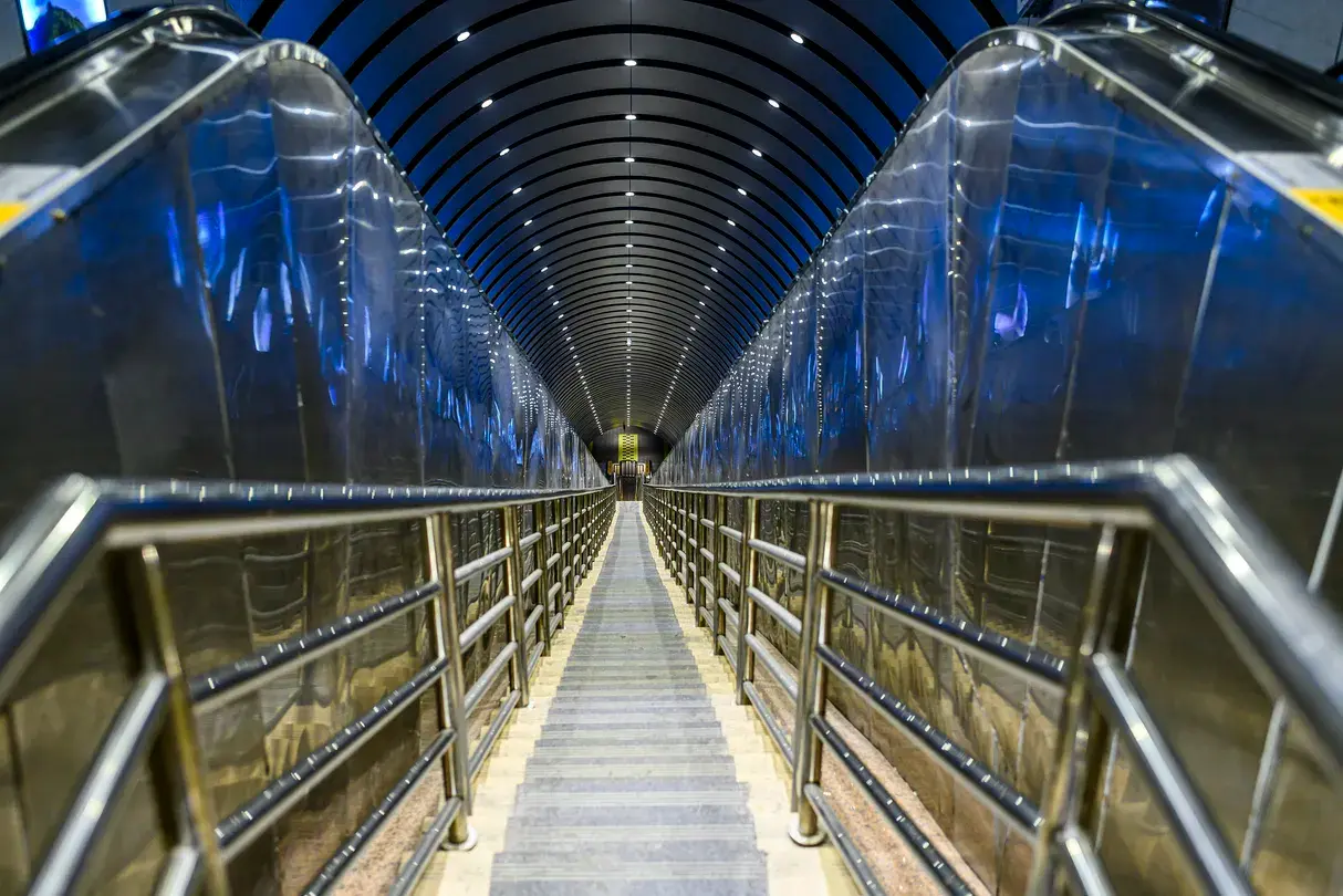 5_산을 통과하는 7단 자동 에스컬레이터