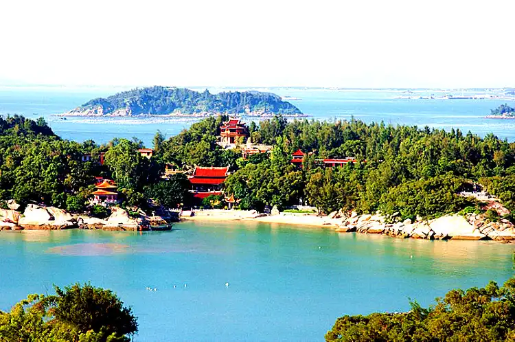 Hotels near Pujiang Island