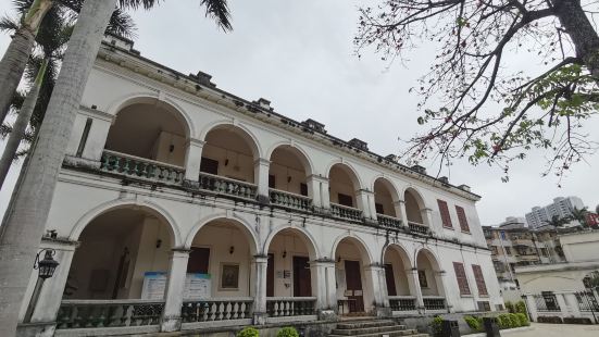 北海英國領事館舊址位於北海一中校園內，建於1885年，為一座