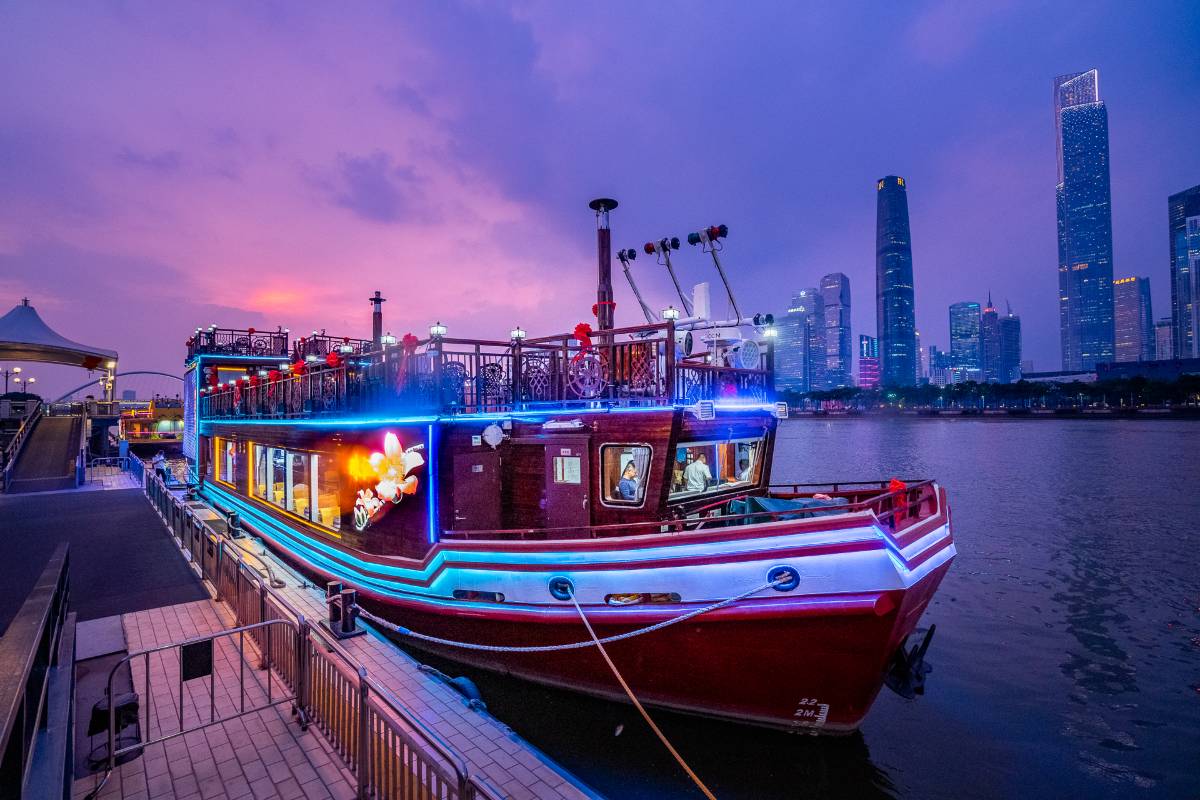 8. 🌊 Pearl River Odyssey: Guangzhou’s Liquid Highway