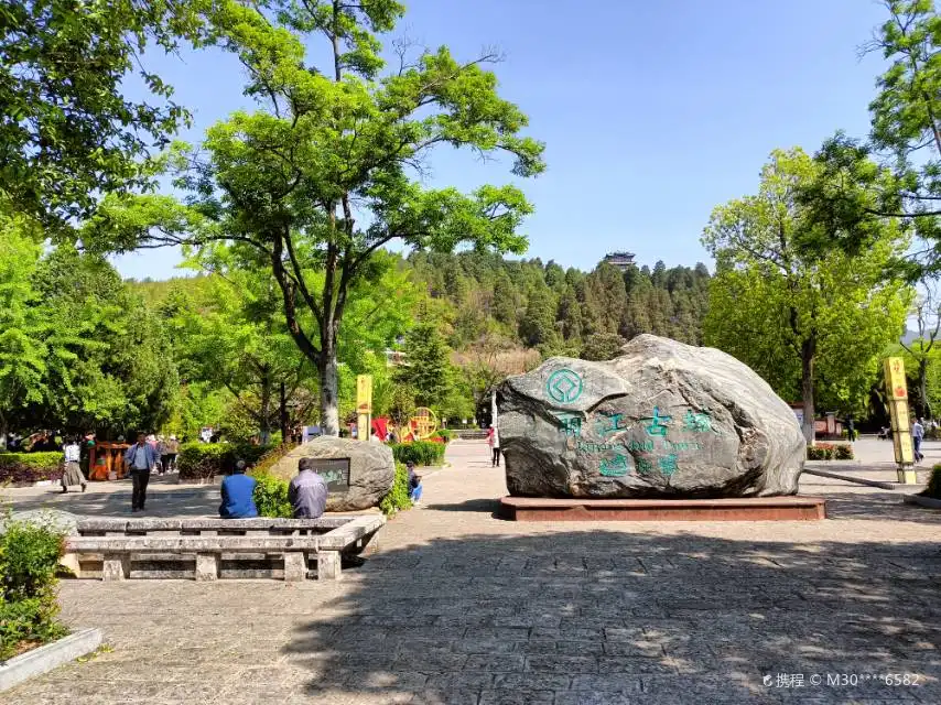 바이룽 문화광장 주변 호텔