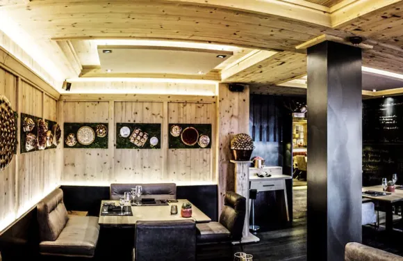 Leos by Stephan Brandl