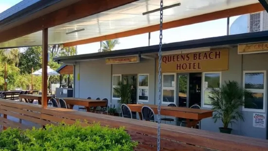 Queens Beach Motor Hotel