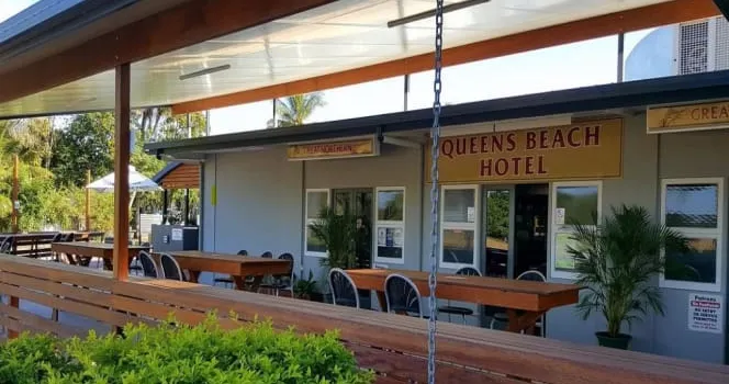 Queens Beach Motor Hotel