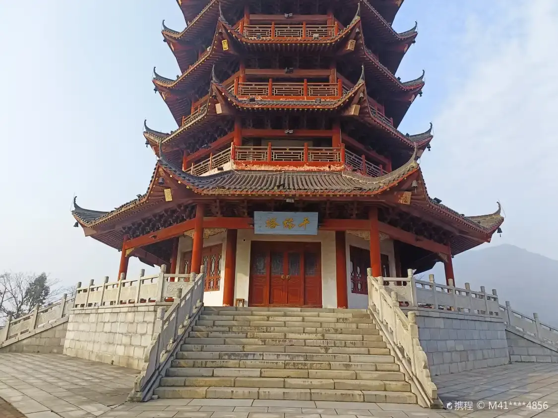 Hotels near Thousand Buddha Pagoda