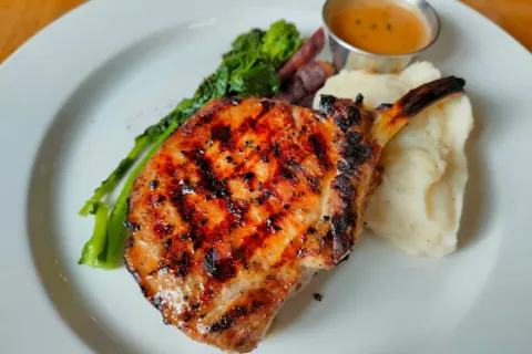 VIEUX-PORT STEAKHOUSE