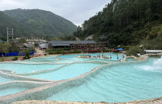 十萬大山布透温泉門票成人