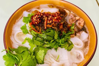 CAO JI Yun Xian Chicken rice noodle