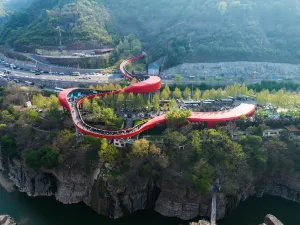 Hongqiqu Youth Cave