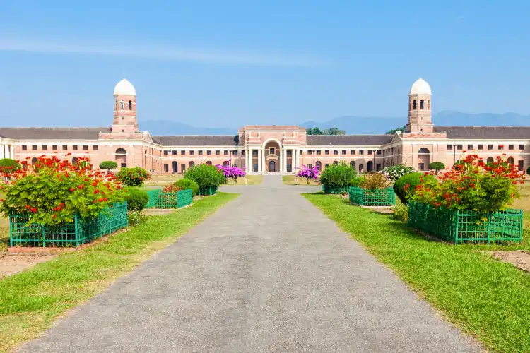 Hotels near Forest Research Institute Museum