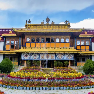 Lhasa Guangdong Hotel (Potala Palace Barkhor Street Branch)