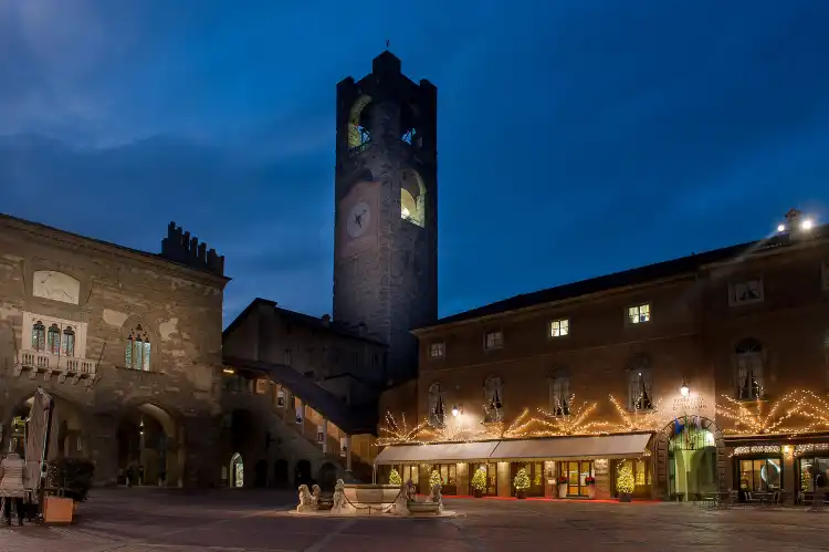 Hotel in zona Appartamenti Fontana del Delfino