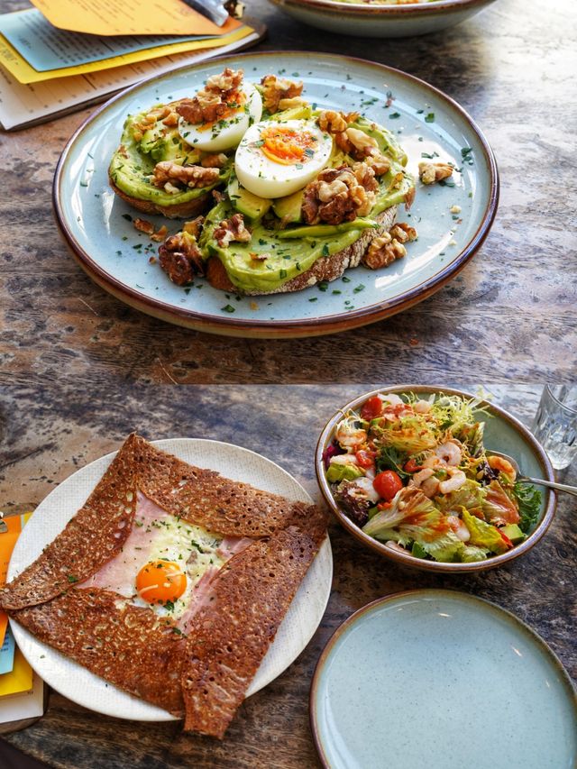A Great Place for Brunch Hounds